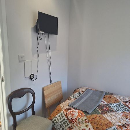 Budget Single Room Only For One Adult - Shared Flat Northolt (Greater London) Exterior foto